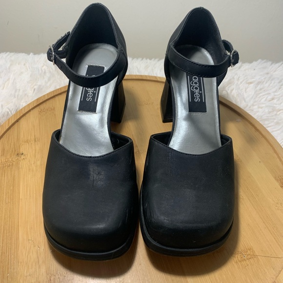 Aggies Heels Women’s Size 7.5 Black Closed Toe Buckled Strap Block Heel 1.75” - Picture 3 of 8